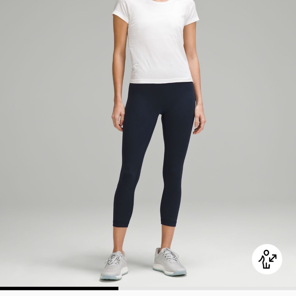 Wunder Train High rise crop 23” size 4 true navy